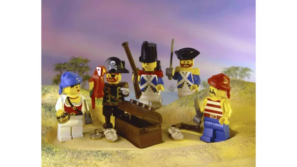 Piratas LEGO de 1989 mostrando diferentes expresiones faciales y otros detalles.