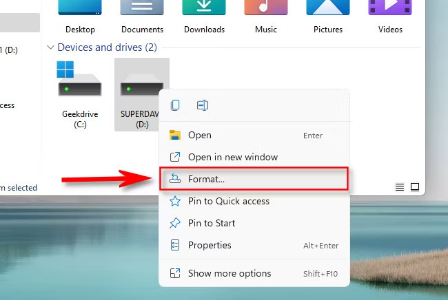 En Windows 11, haz clic derecho en el disco que deseas formatear y selecciona